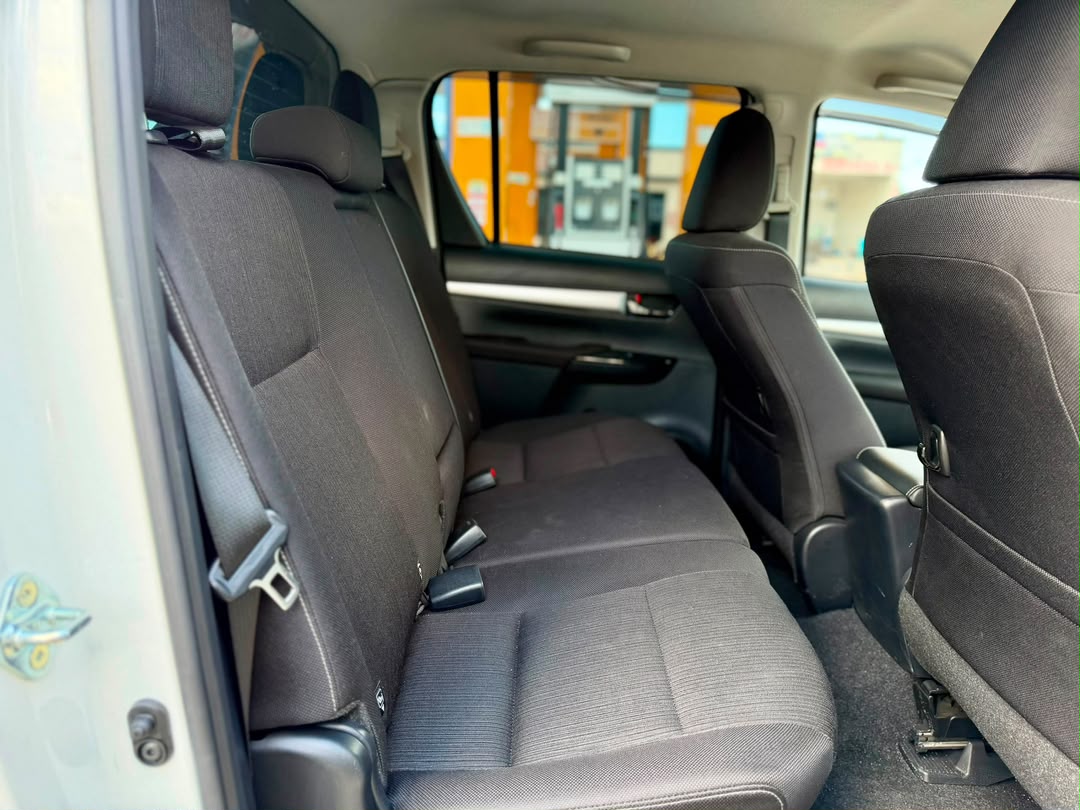 HILUX DOUBLE CABIN thumbnail 7